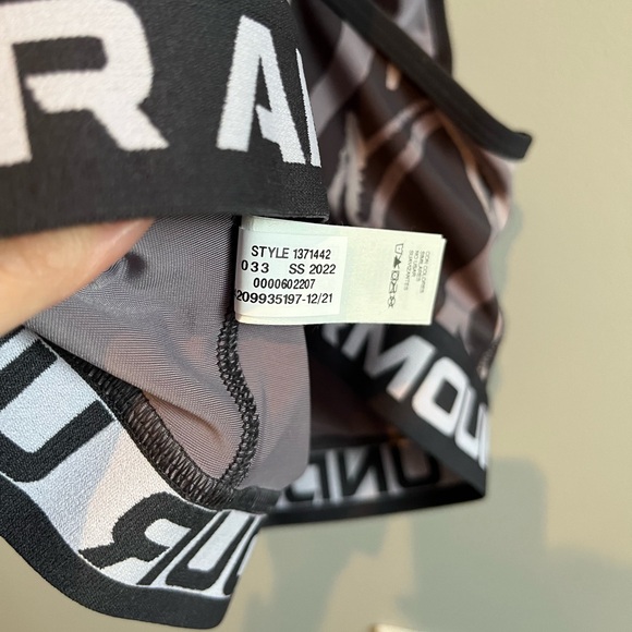 Under Armour Crossback Sports Bra - Medium Support with Compression - Picture 5 of 8